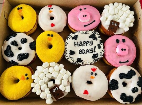 24ωρη αυτοεξυπηρέτηση αυτόματο σύστημα ανύψωσης αυτοκινήτου αυτοκινήτου κέικ με όλα τα ατσάλινο πλαίσιο πόρτας και αποσβέσματος γυαλί